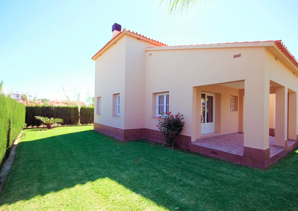 Calle 14 nº 18 – Oliva Nova